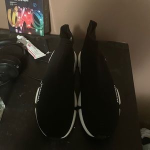 No box worn once